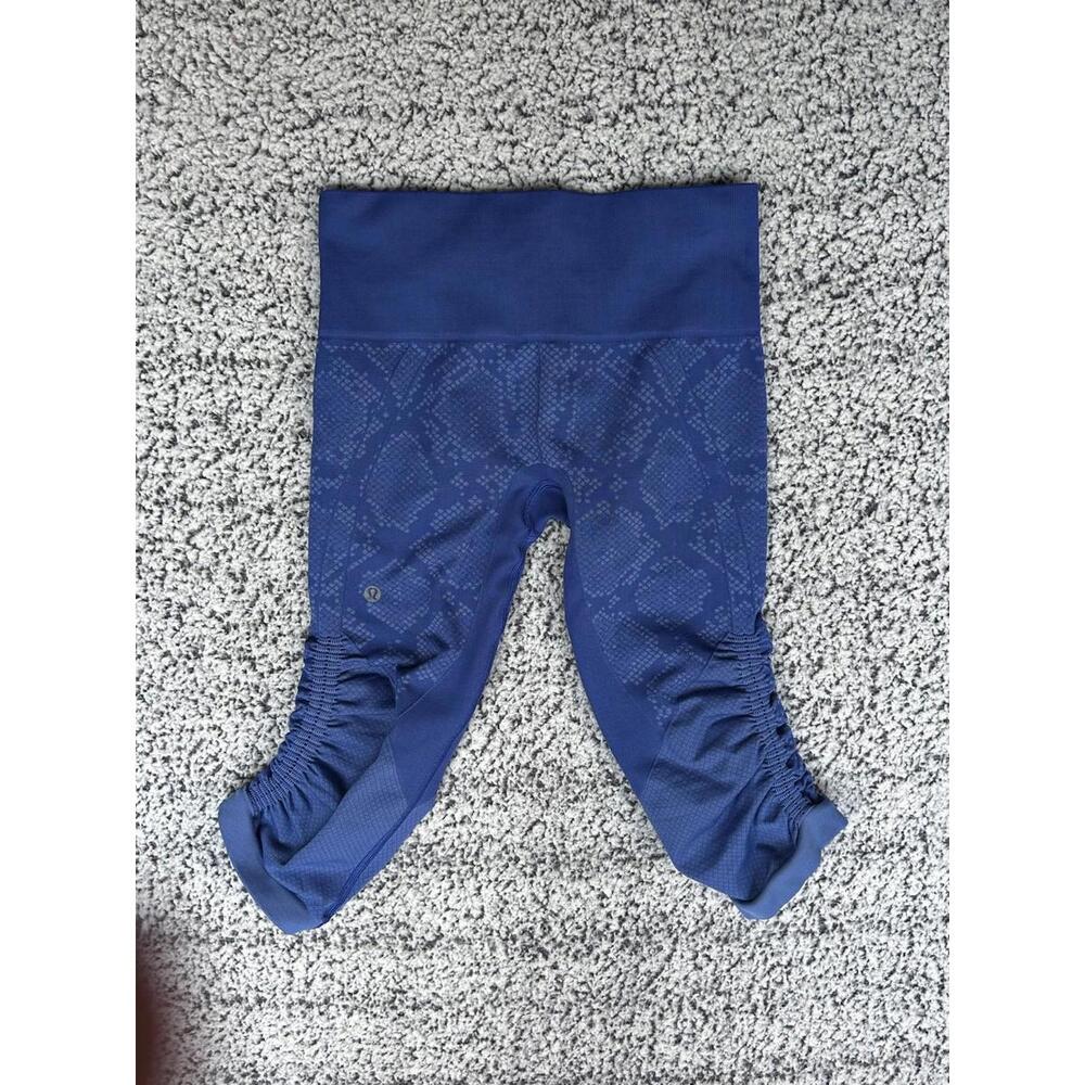 Lululemon In The Flow Crop II in Heathered Sapphire Blue size 6